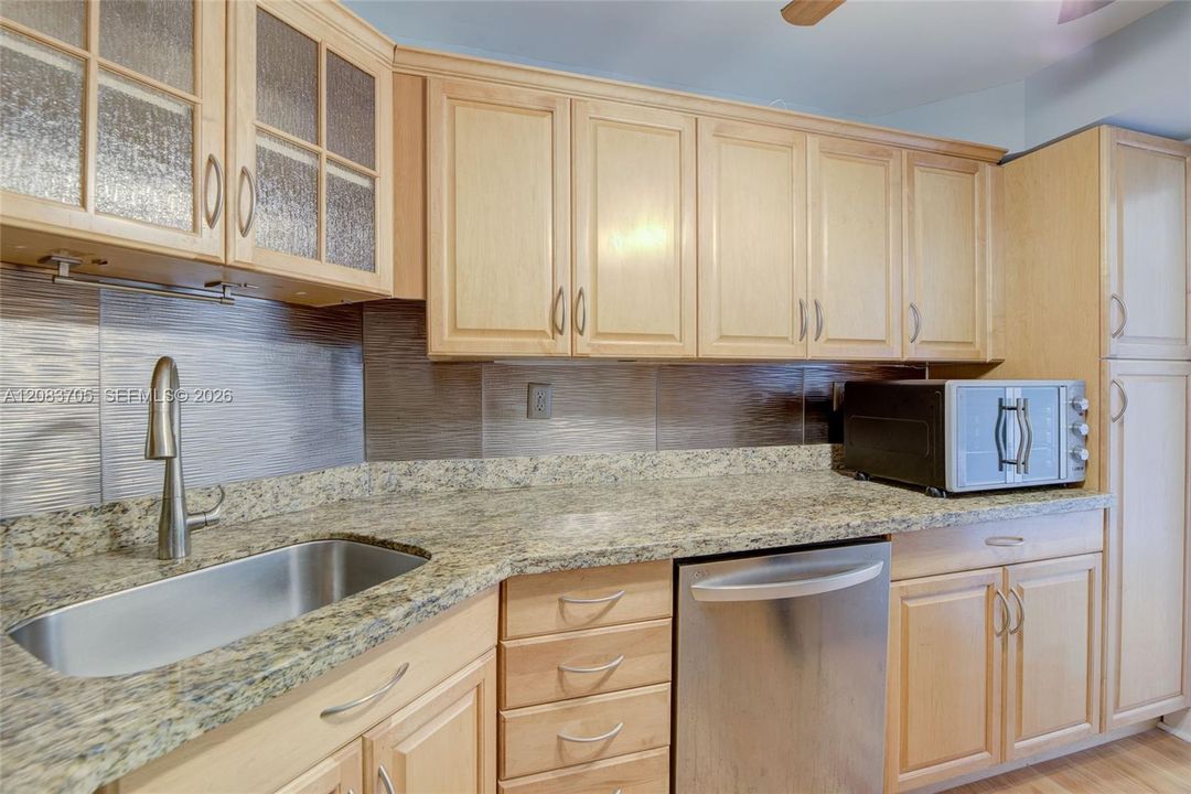 For Rent: $2,800 (2 beds, 2 baths, 1100 Square Feet)
