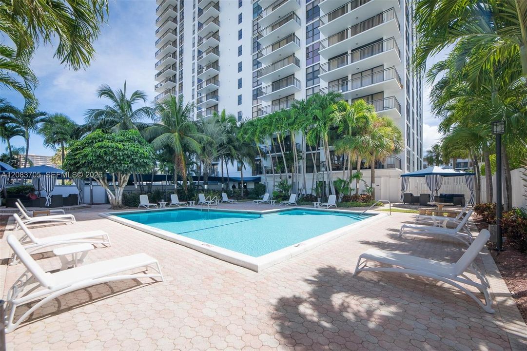 For Rent: $2,800 (2 beds, 2 baths, 1100 Square Feet)