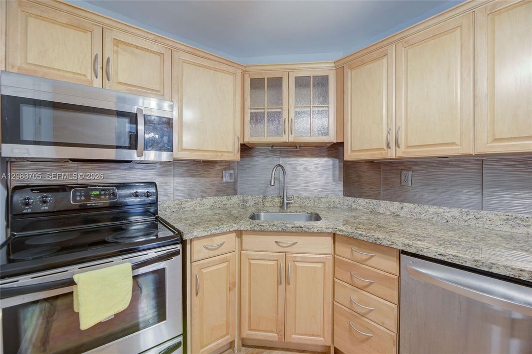 For Rent: $2,800 (2 beds, 2 baths, 1100 Square Feet)