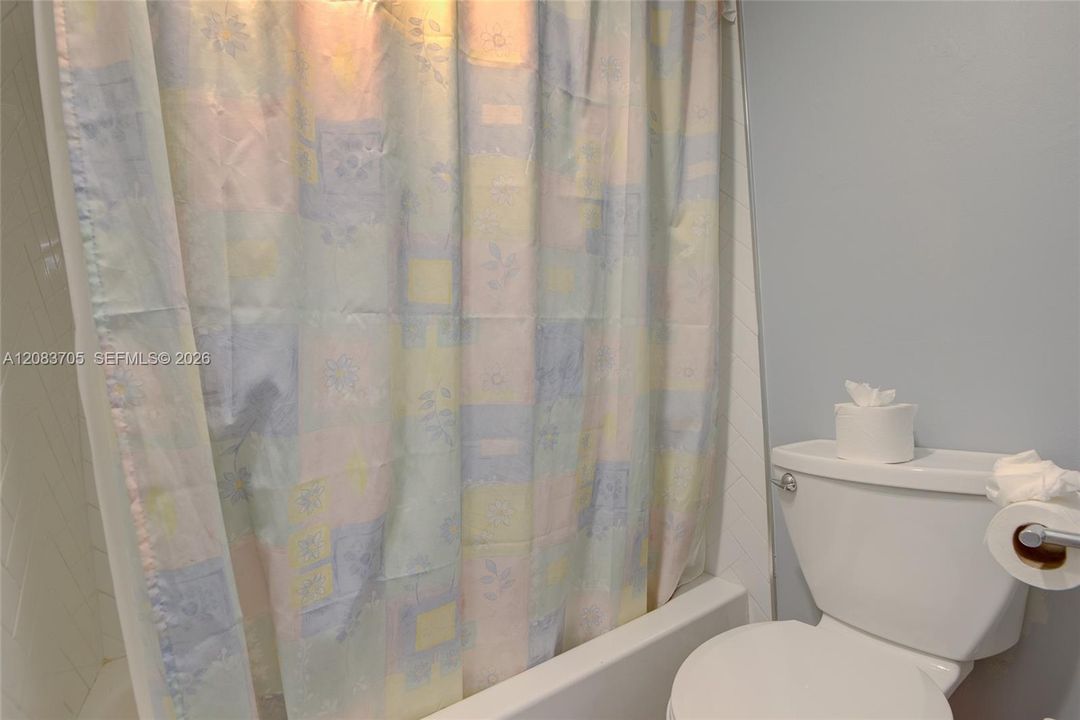For Rent: $2,800 (2 beds, 2 baths, 1100 Square Feet)