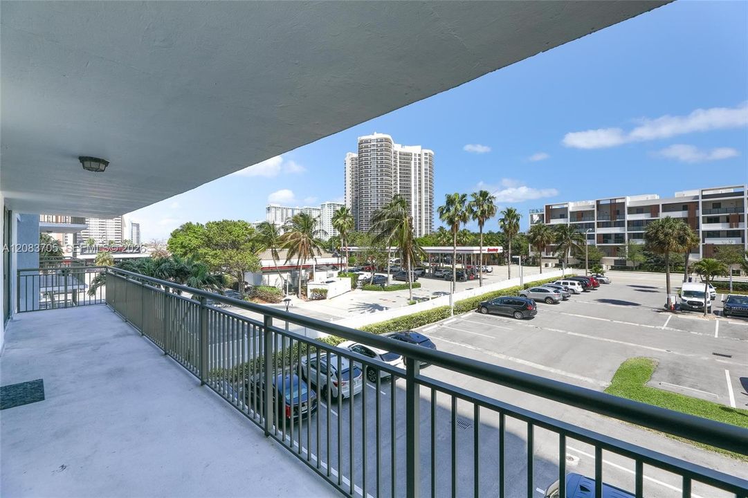 For Rent: $2,800 (2 beds, 2 baths, 1100 Square Feet)