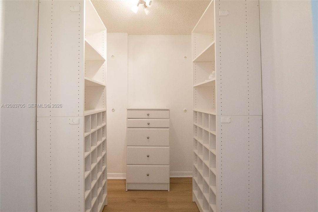 For Rent: $2,800 (2 beds, 2 baths, 1100 Square Feet)