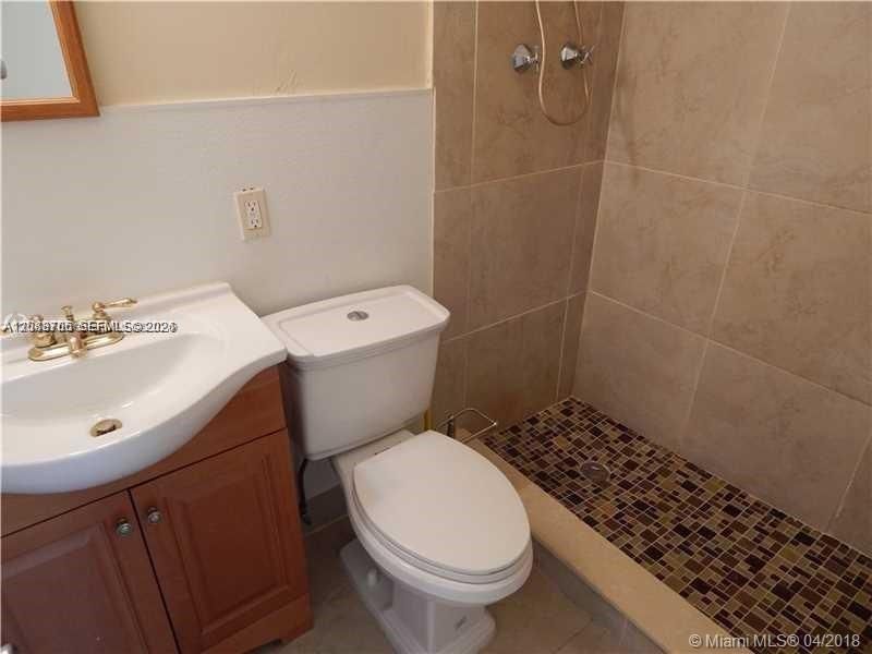 В аренду: $1,950 (2 спален, 2 ванн, 900 Квадратных фут)