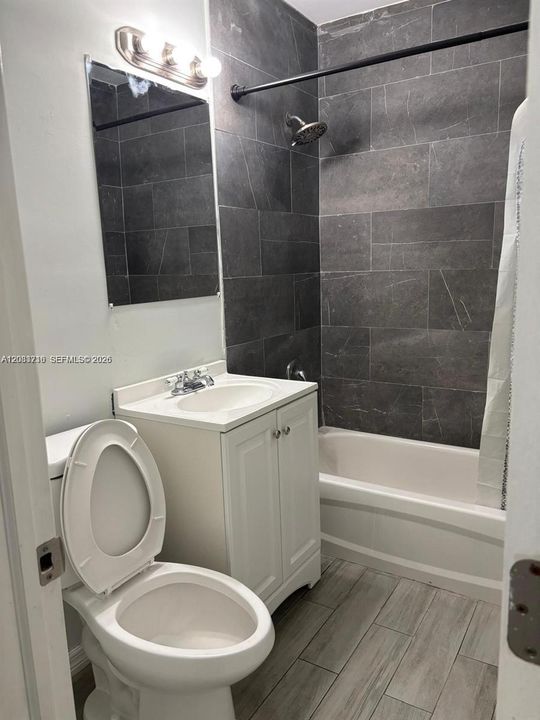 For Rent: $2,500 (3 beds, 1 baths, 900 Square Feet)