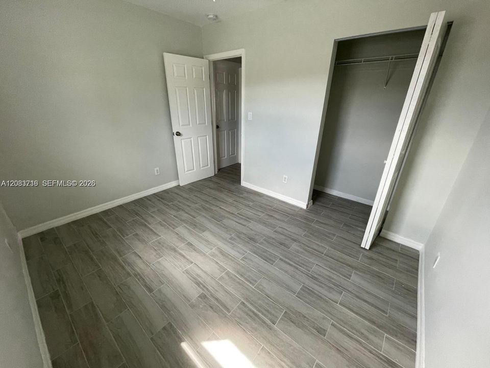 For Rent: $2,500 (3 beds, 1 baths, 900 Square Feet)