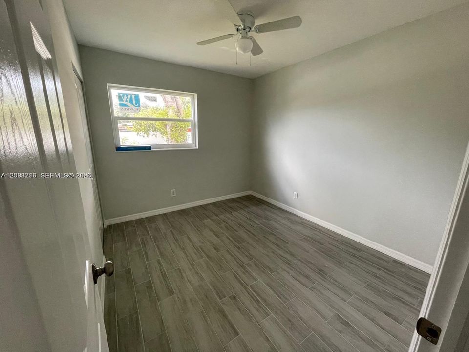 For Rent: $2,500 (3 beds, 1 baths, 900 Square Feet)