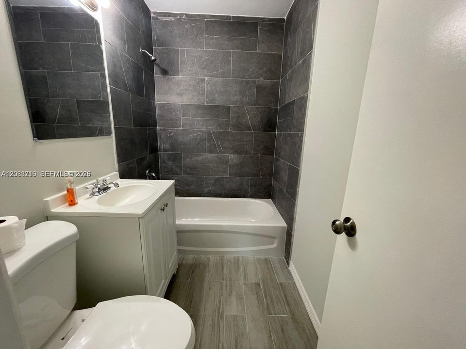 For Rent: $2,500 (3 beds, 1 baths, 900 Square Feet)
