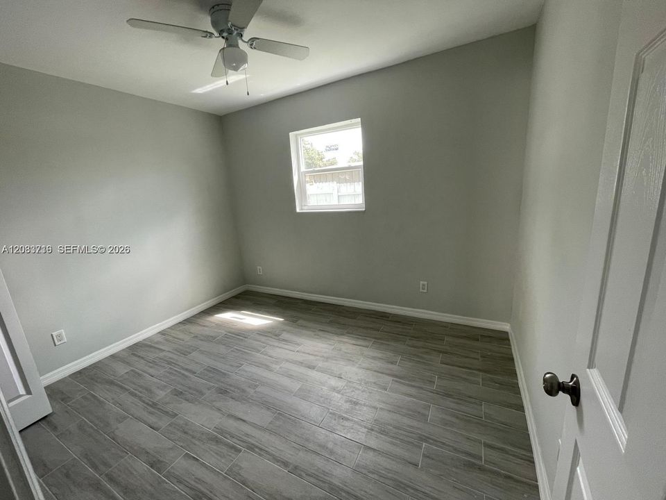 For Rent: $2,500 (3 beds, 1 baths, 900 Square Feet)