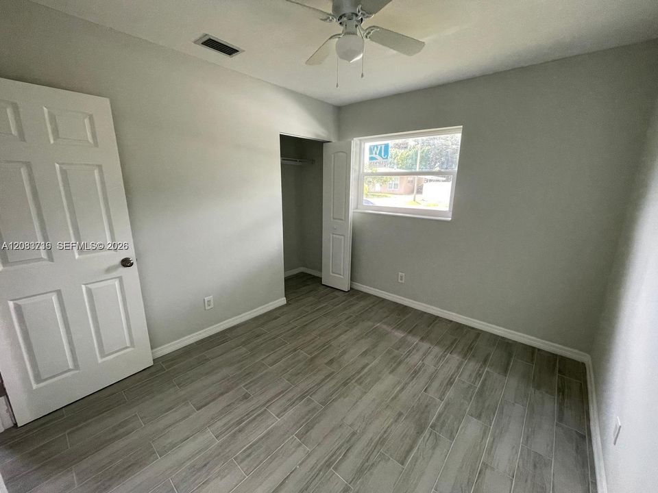For Rent: $2,500 (3 beds, 1 baths, 900 Square Feet)