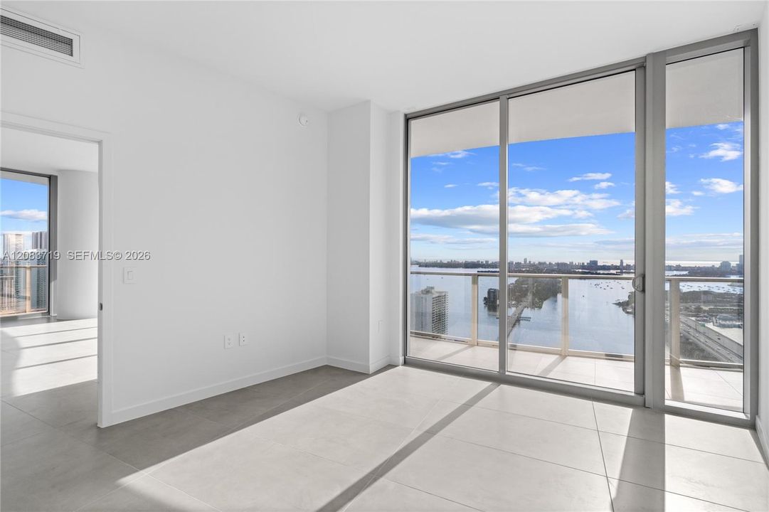 MASTER ROOM