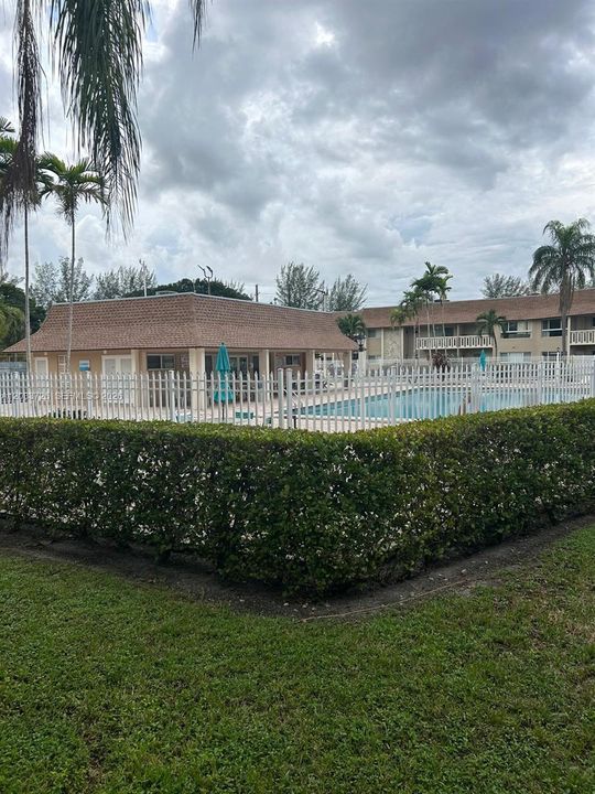 For Rent: $1,900 (1 beds, 1 baths, 700 Square Feet)