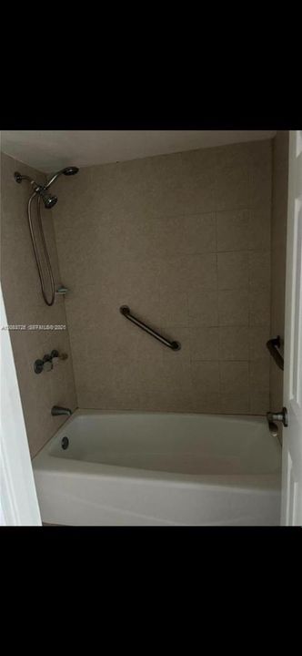 For Rent: $1,900 (1 beds, 1 baths, 700 Square Feet)