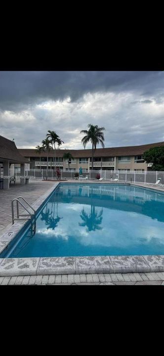 For Rent: $1,900 (1 beds, 1 baths, 700 Square Feet)