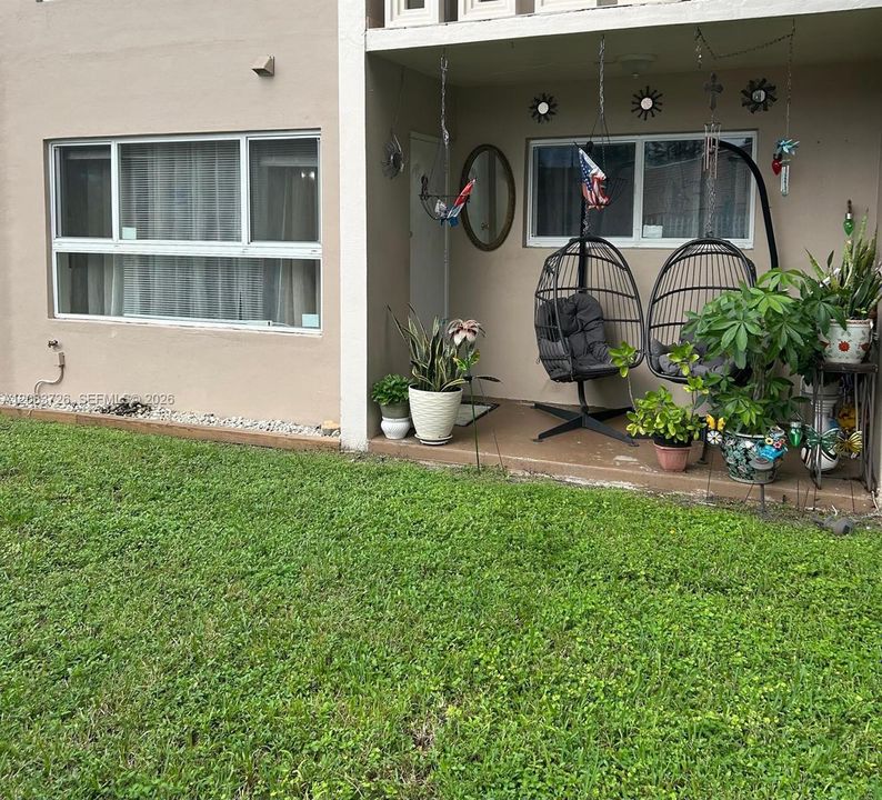 For Rent: $1,900 (1 beds, 1 baths, 700 Square Feet)