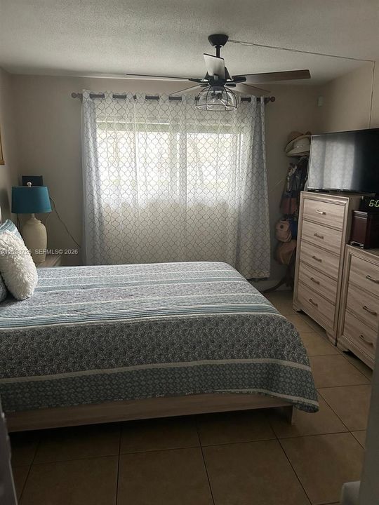 For Rent: $1,900 (1 beds, 1 baths, 700 Square Feet)