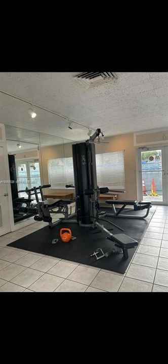For Rent: $1,900 (1 beds, 1 baths, 700 Square Feet)