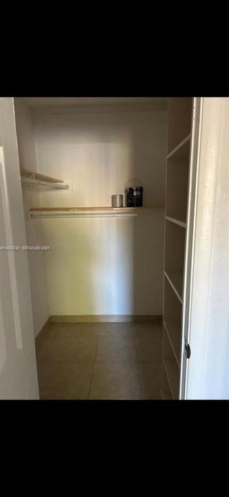 For Rent: $1,900 (1 beds, 1 baths, 700 Square Feet)