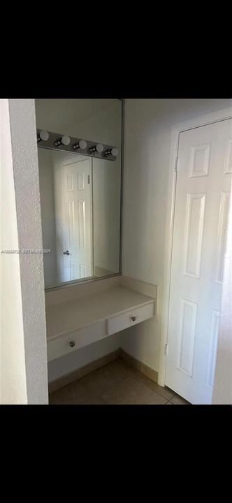 For Rent: $1,900 (1 beds, 1 baths, 700 Square Feet)