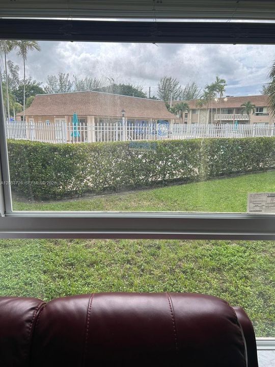 For Rent: $1,900 (1 beds, 1 baths, 700 Square Feet)