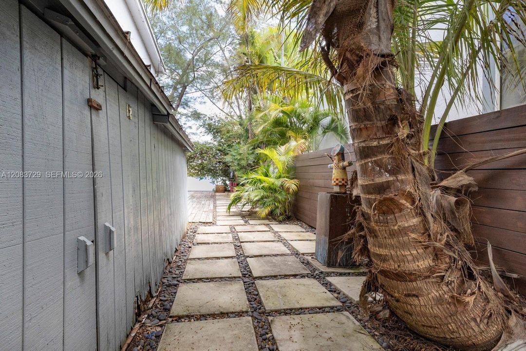 Activo con contrato: $989,000 (3 camas, 2 baños, 1923 Pies cuadrados)