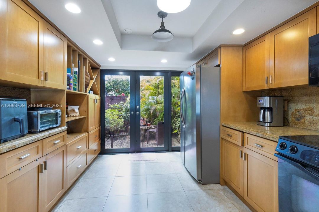 Activo con contrato: $989,000 (3 camas, 2 baños, 1923 Pies cuadrados)