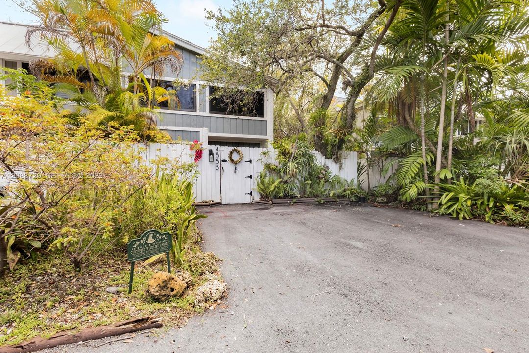 Activo con contrato: $989,000 (3 camas, 2 baños, 1923 Pies cuadrados)