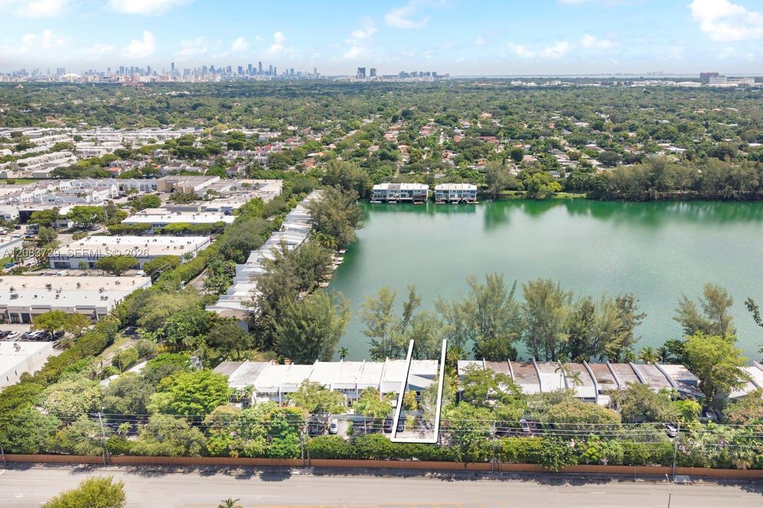 Activo con contrato: $989,000 (3 camas, 2 baños, 1923 Pies cuadrados)