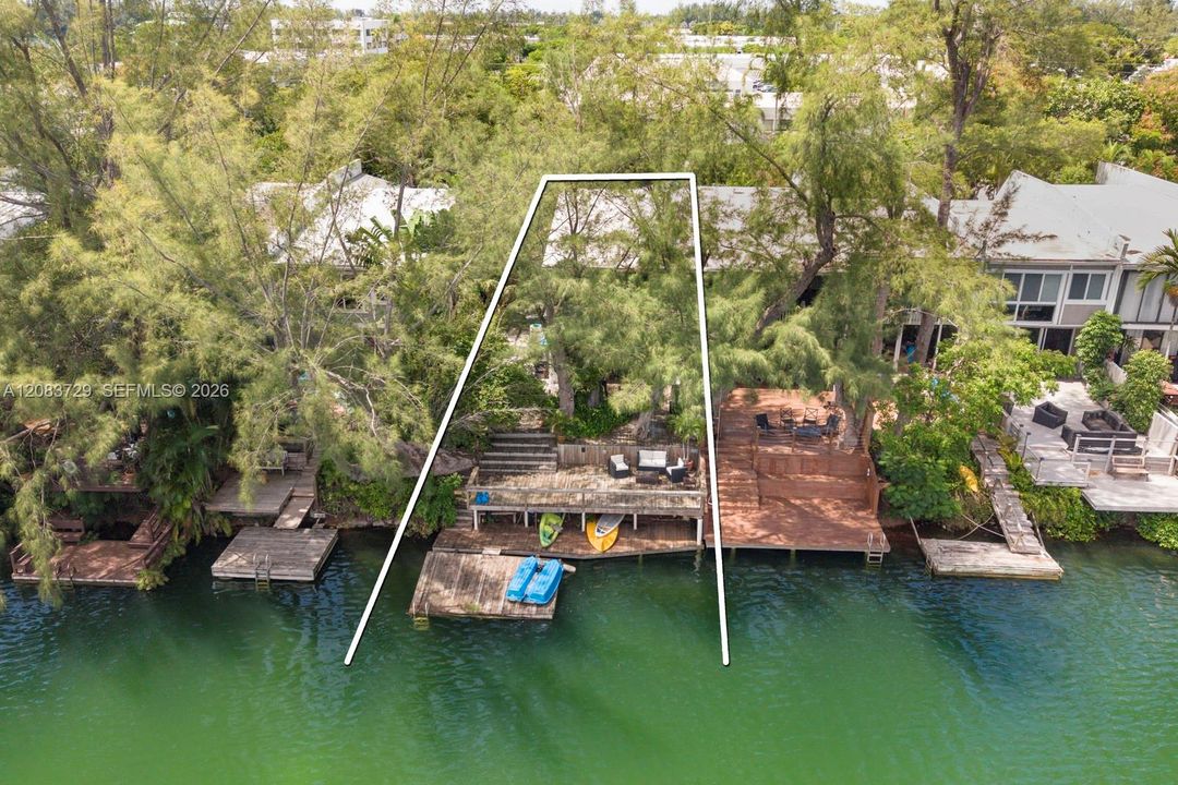 Activo con contrato: $989,000 (3 camas, 2 baños, 1923 Pies cuadrados)