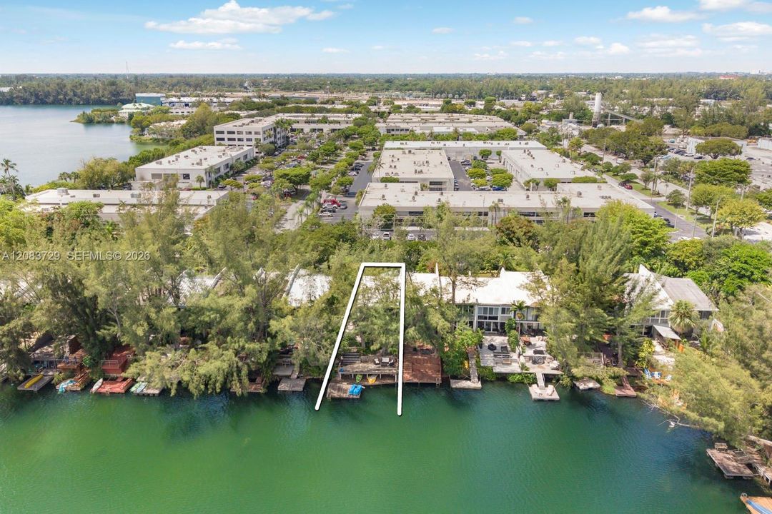 Activo con contrato: $989,000 (3 camas, 2 baños, 1923 Pies cuadrados)