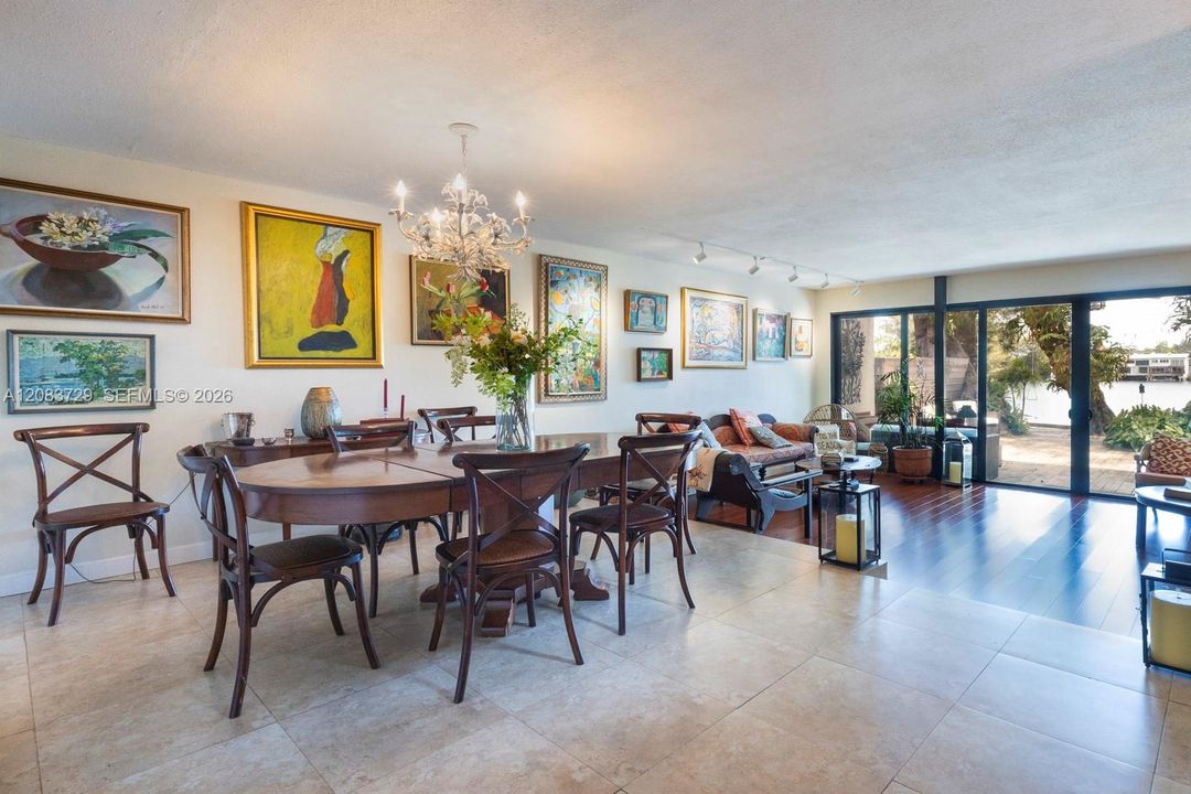 Activo con contrato: $989,000 (3 camas, 2 baños, 1923 Pies cuadrados)