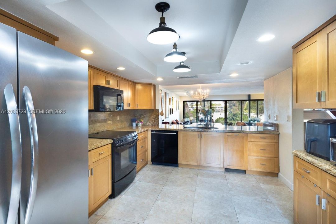 Activo con contrato: $989,000 (3 camas, 2 baños, 1923 Pies cuadrados)