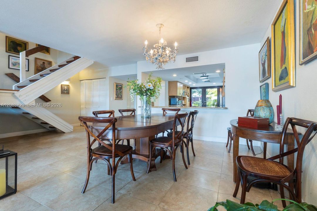 Activo con contrato: $989,000 (3 camas, 2 baños, 1923 Pies cuadrados)