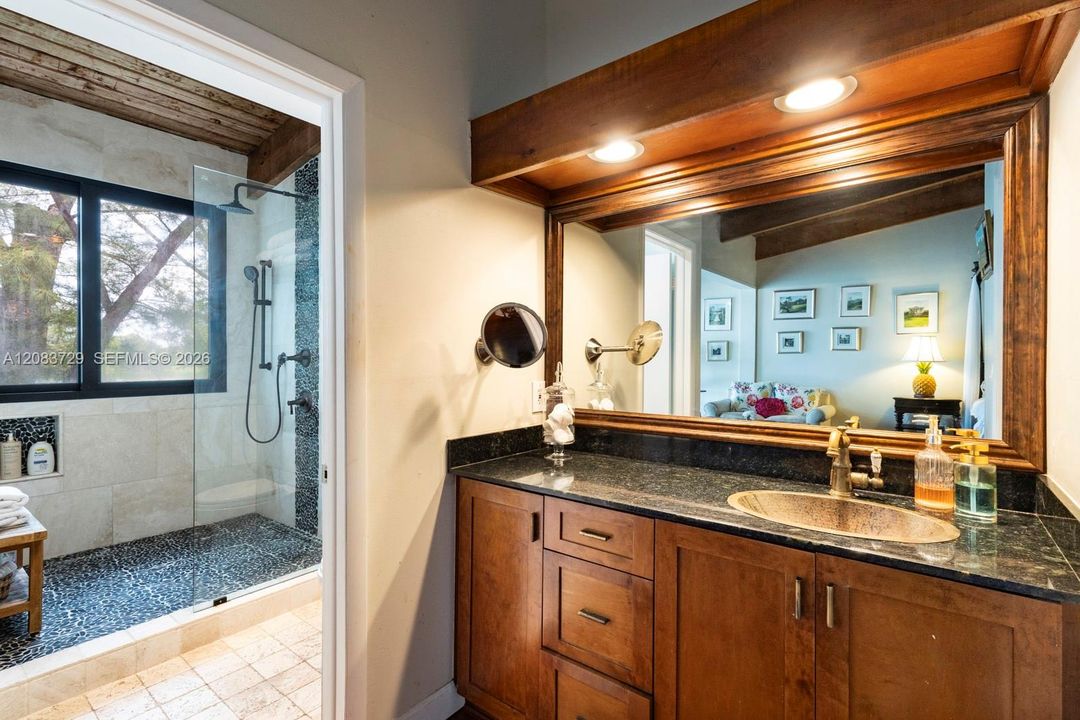 Activo con contrato: $989,000 (3 camas, 2 baños, 1923 Pies cuadrados)