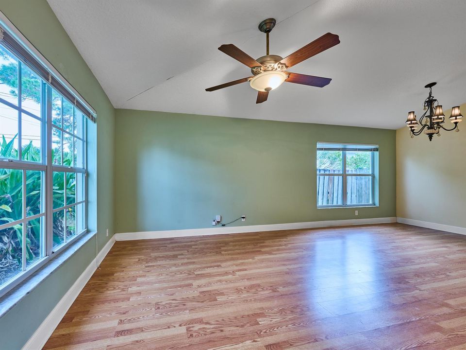 Living room/Dining Room