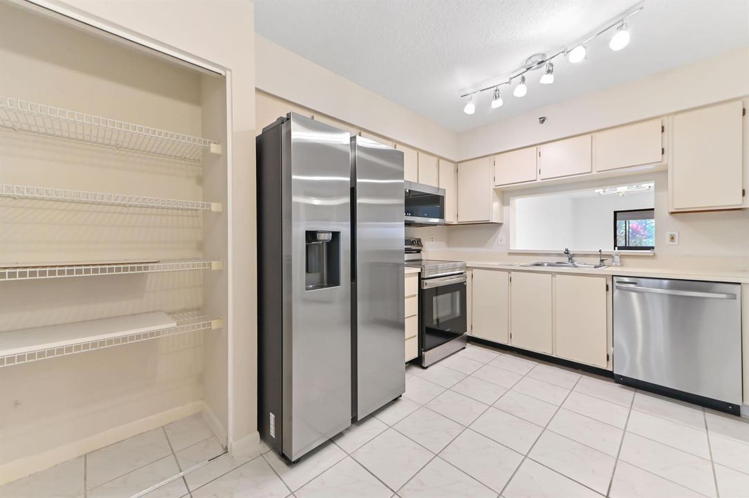 08 kitchen 02