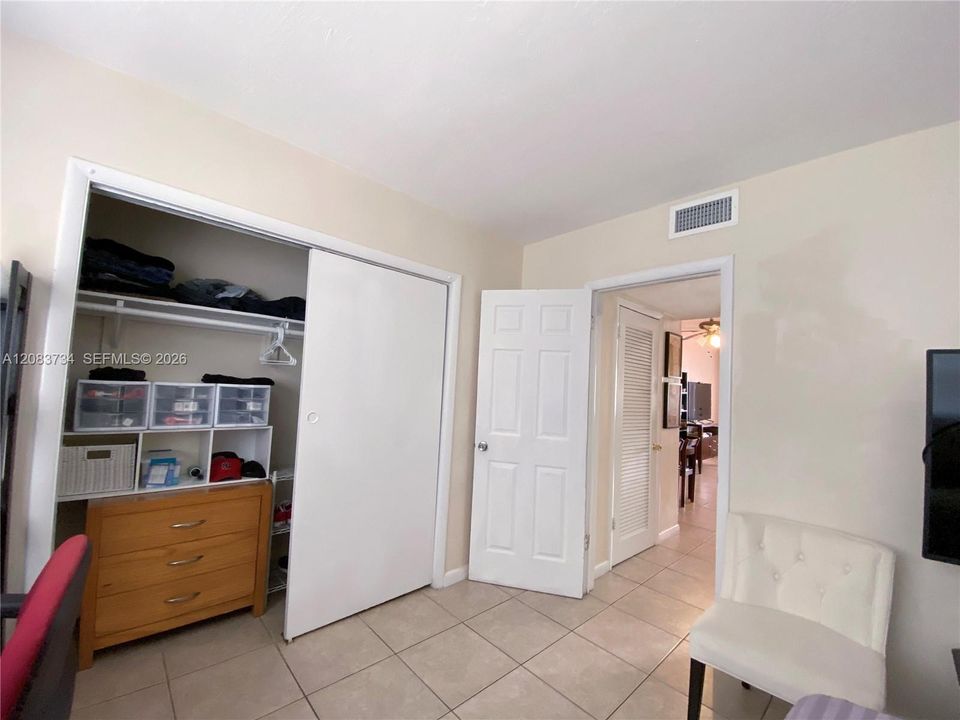 For Rent: $1,550 (1 beds, 1 baths, 11065 Square Feet)