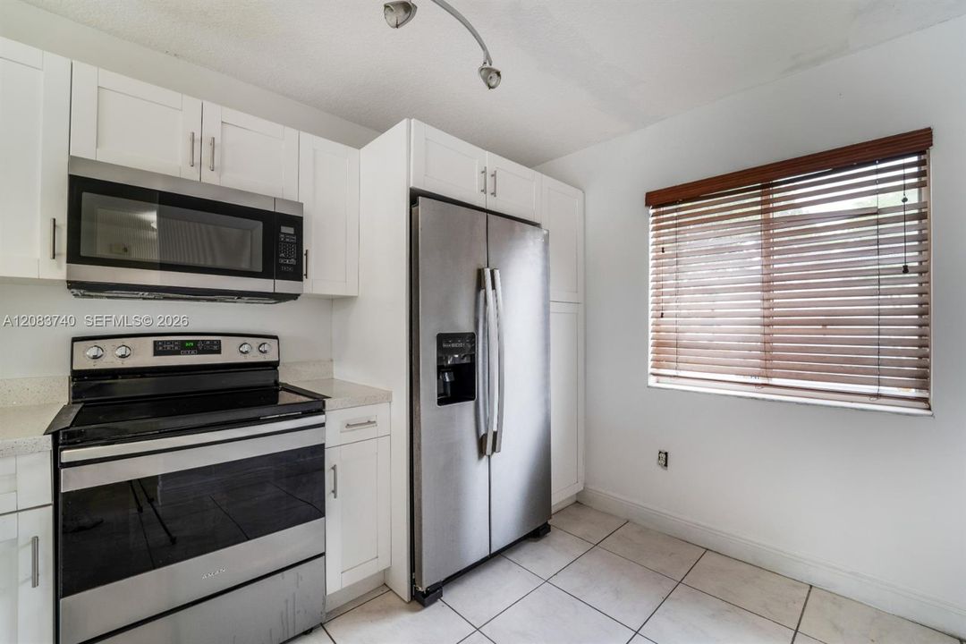 En Renta: $2,650 (3 camas, 2 baños, 1319 Pies cuadrados)