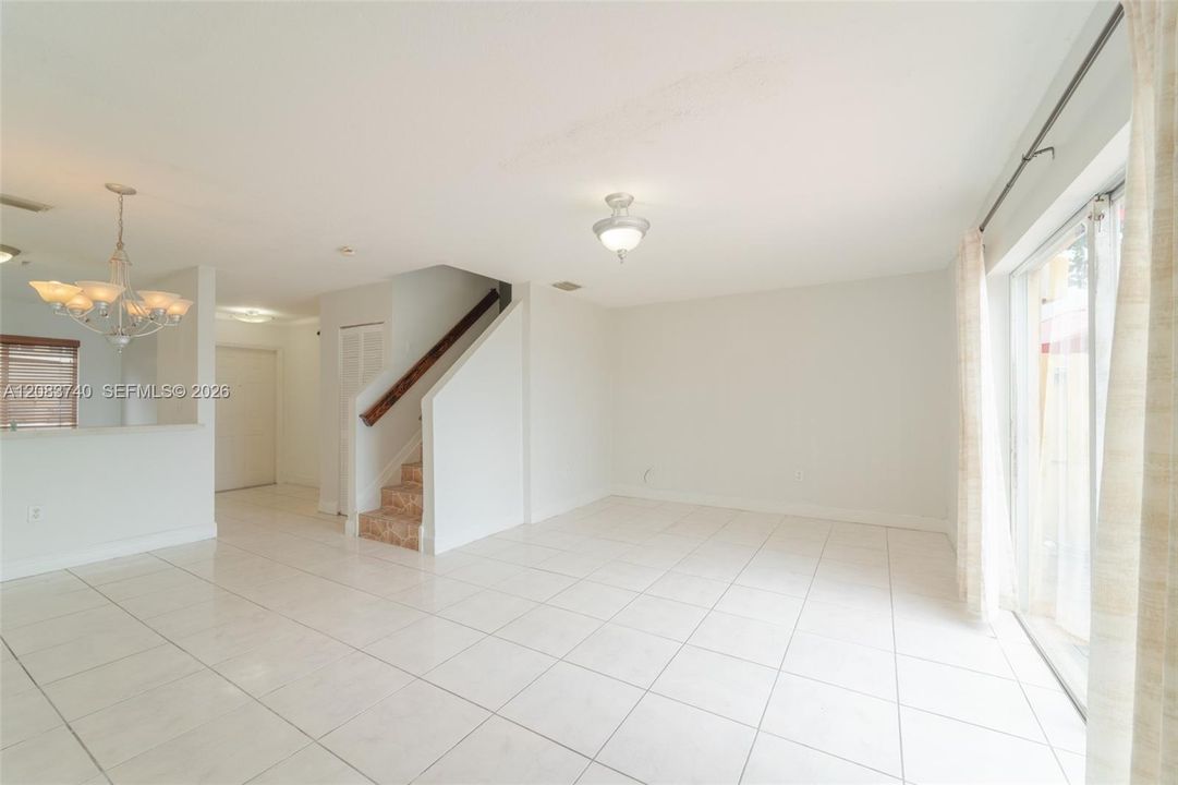 En Renta: $2,650 (3 camas, 2 baños, 1319 Pies cuadrados)