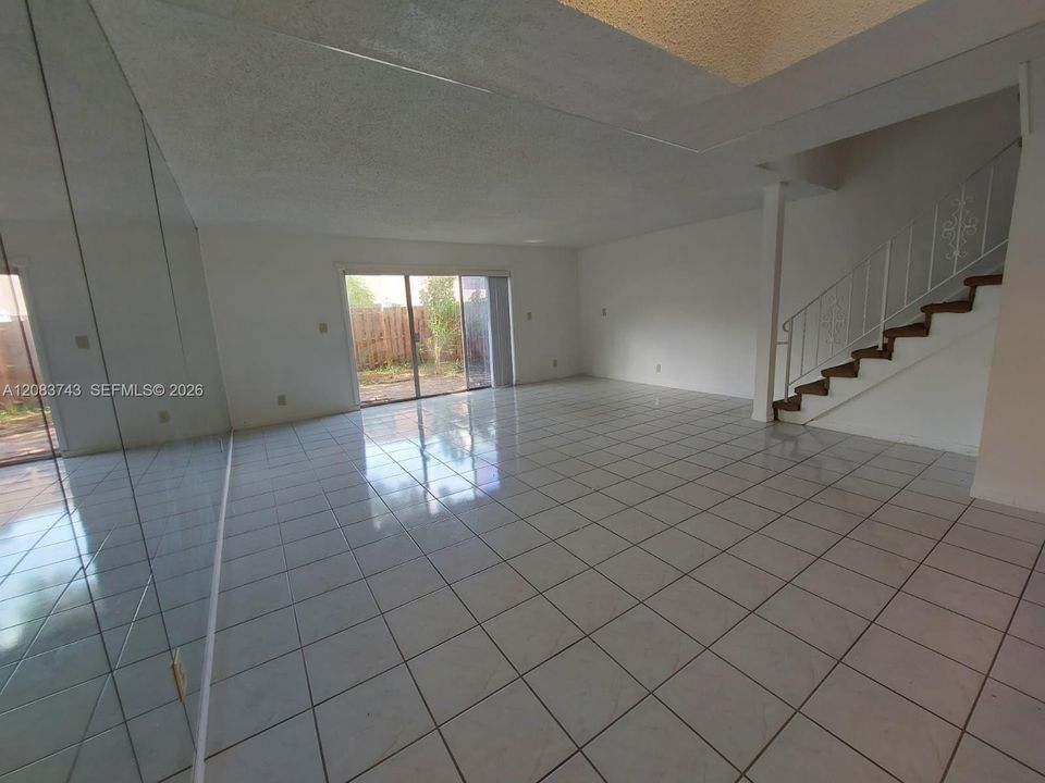 На продажу: $325,000 (2 спален, 2 ванн, 1310 Квадратных фут)