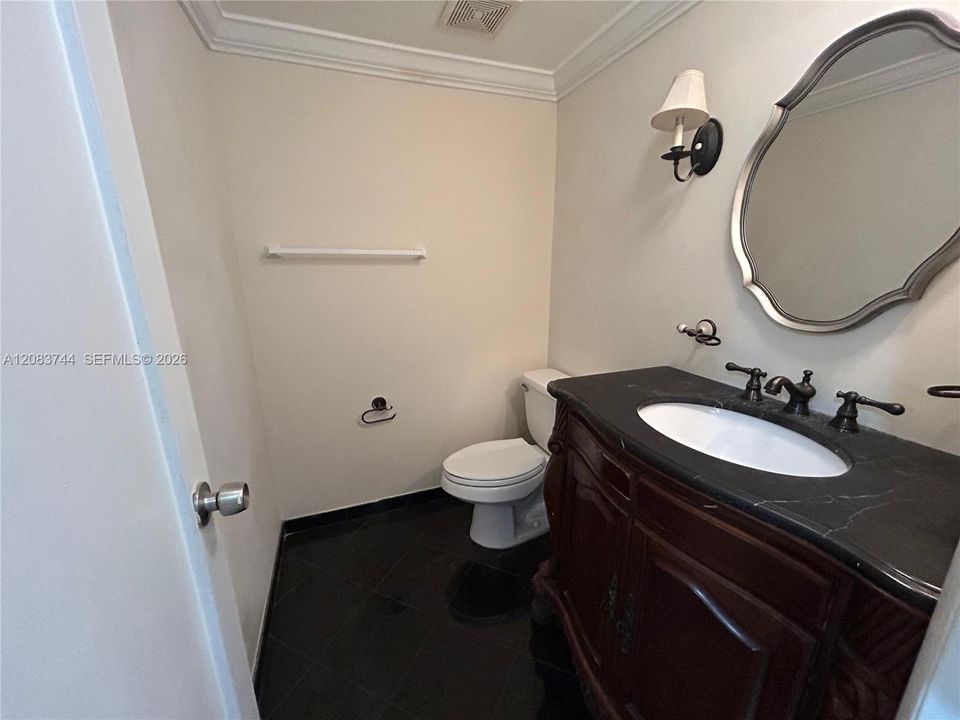 For Rent: $1,650 (1 beds, 1 baths, 994 Square Feet)