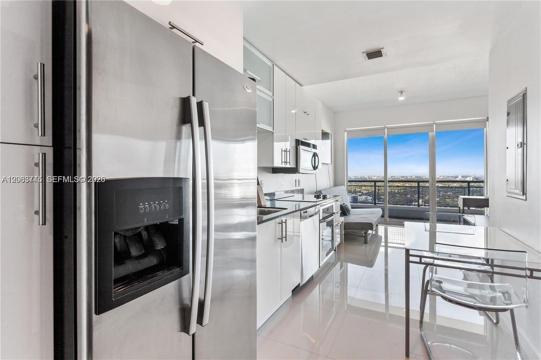 For Rent: $2,300 (0 beds, 1 baths, 431 Square Feet)