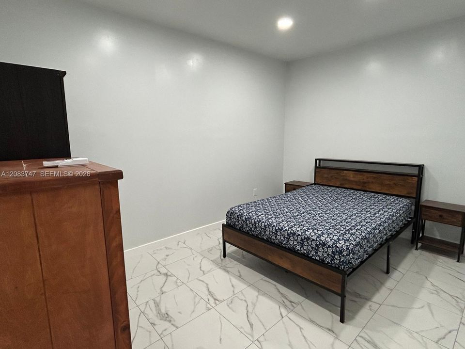 Recientemente alquilado: $1,200 (1 camas, 1 baños, 227 Pies cuadrados)