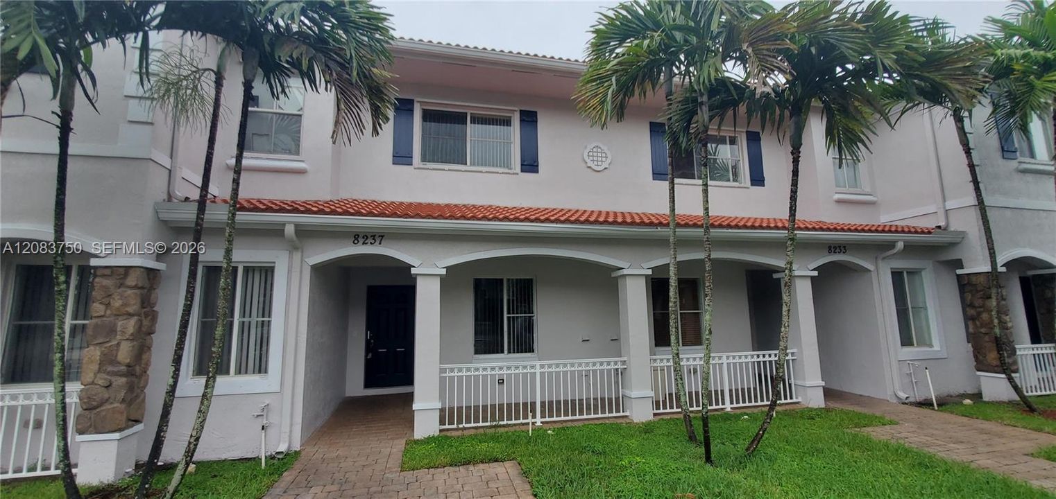 For Rent: $2,300 (2 beds, 2 baths, 1056 Square Feet)
