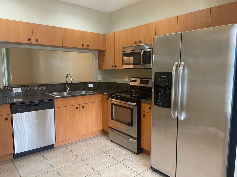 For Rent: $2,300 (2 beds, 2 baths, 1056 Square Feet)