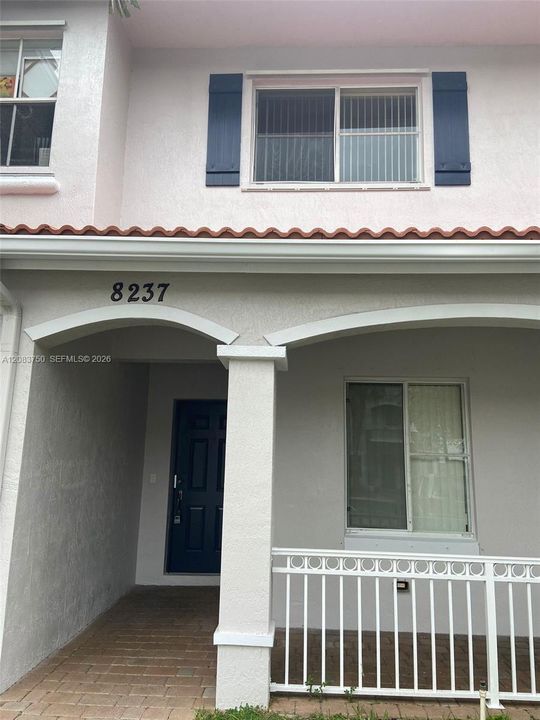 For Rent: $2,300 (2 beds, 2 baths, 1056 Square Feet)
