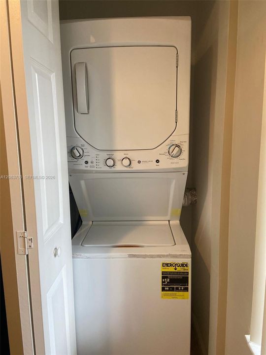 For Rent: $2,300 (2 beds, 2 baths, 1056 Square Feet)