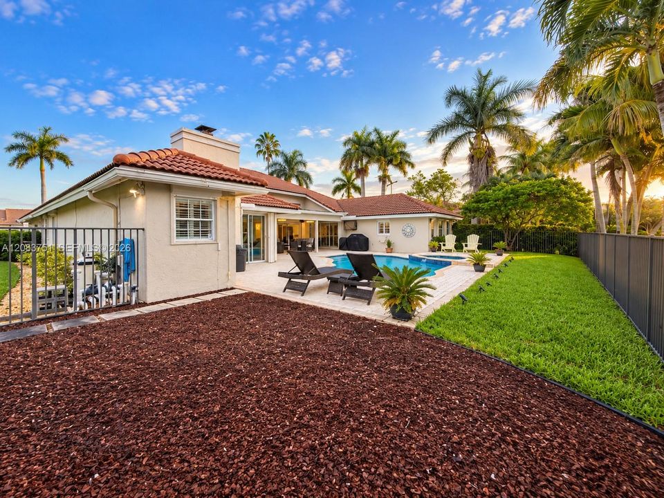 For Sale: $1,680,000 (5 beds, 4 baths, 3472 Square Feet)