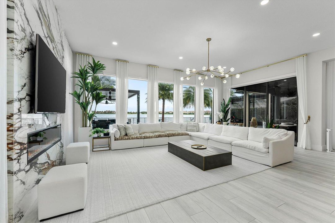 030-8590 W Parkland Bay Trail, Parkland-