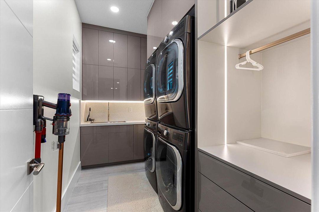 077-8590 W Parkland Bay Trail, Parkland-