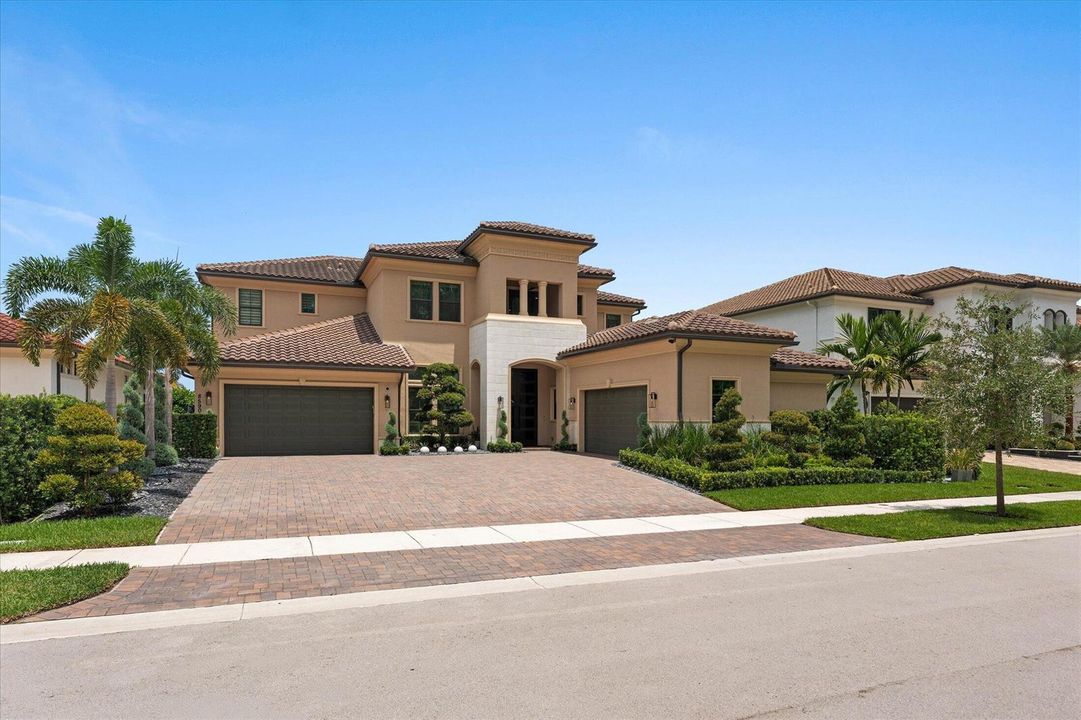 002-8590 W Parkland Bay Trail, Parkland-